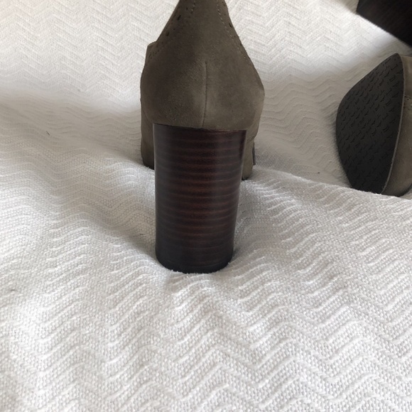 TAHARI Steel colored heels Sz 10 - Picture 6 of 9